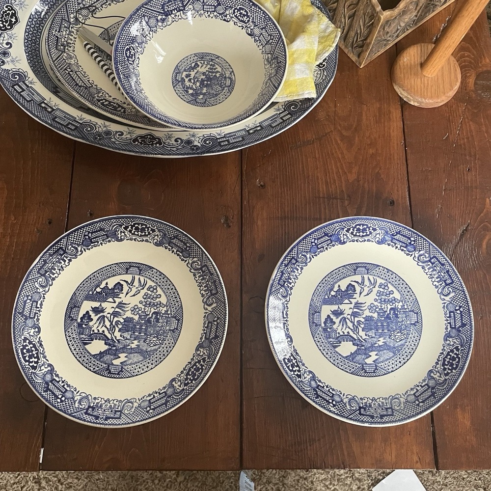 Vintage Blue Willow 10" Dinner Plates Unmarked By Royal China Set of 2